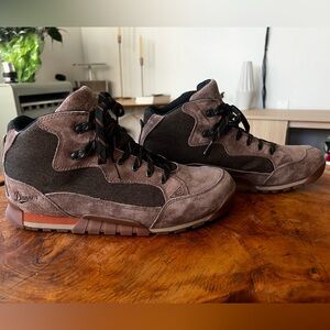 Only worn ONCE - Danner Skyridge Dark Earth Boot - Sz 11